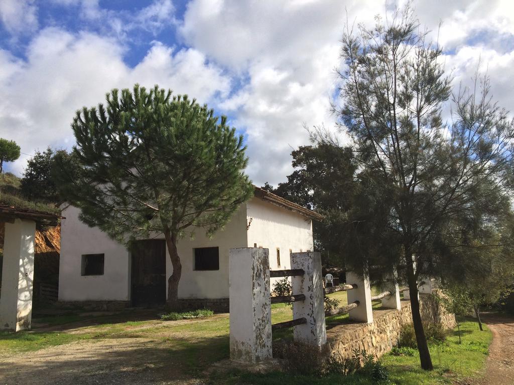 Cortijo El Berrocal Guest House Cazalla de la Sierra Exterior photo